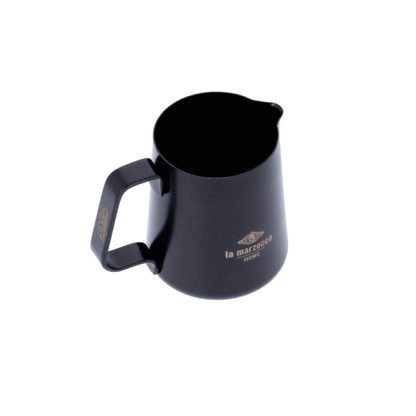 La Marzocco Home Svart Pitcher 600ml - rRebel Coffee Works NO