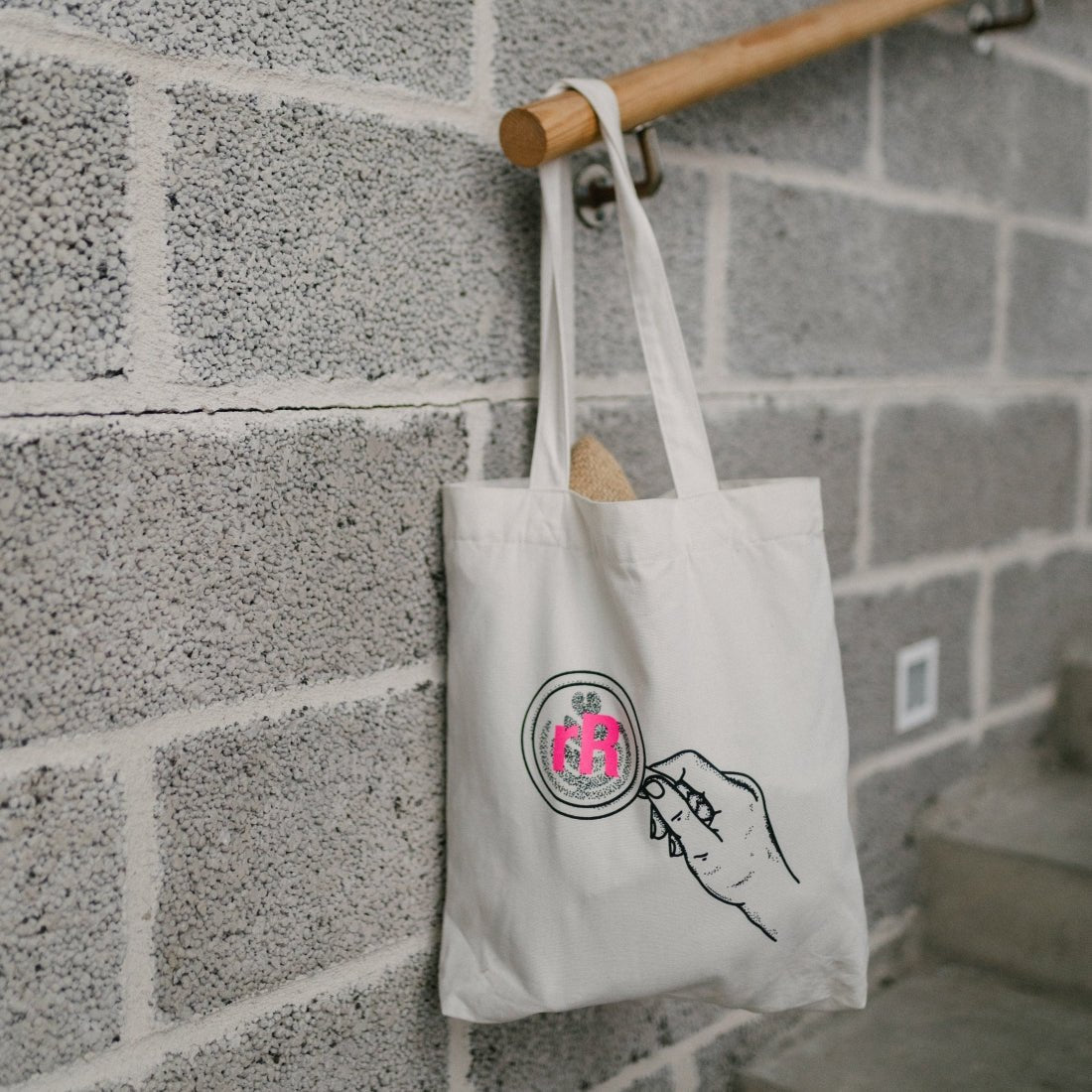 rRebel Tote bag m. hand - rRebel Coffee Works NO